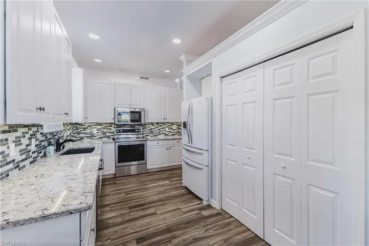 Great kitchen and pantry space
