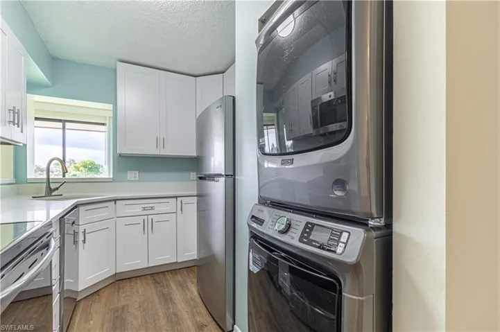 7410  Lake Breeze  DR, Fort Myers, FL 33907