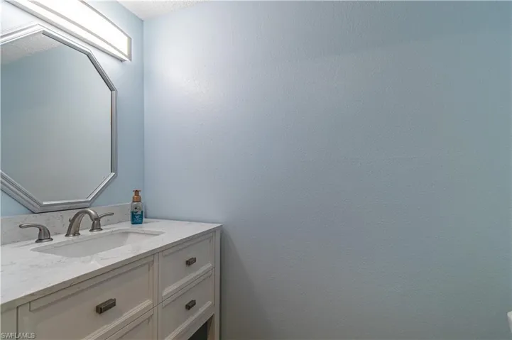1/2 Bathroom