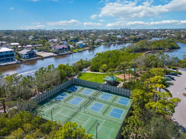 Riverwalk Park tennis and pickleball courts