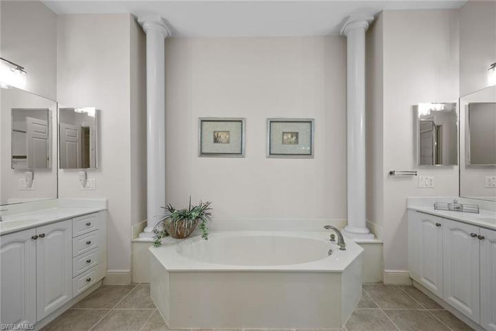 3745  Montreux  LN, Naples, FL 34114