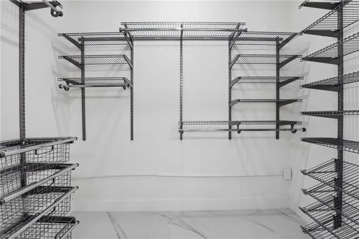 Customizable wire shelving system providing extensive storage capacity