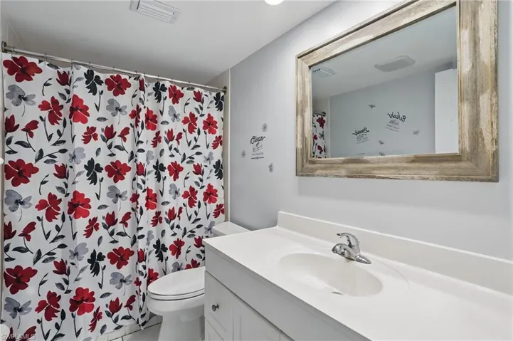 PRIMARY SUITE - ENSUITE BATH