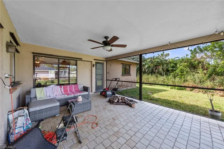 Sunroom / solarium with ceiling fan