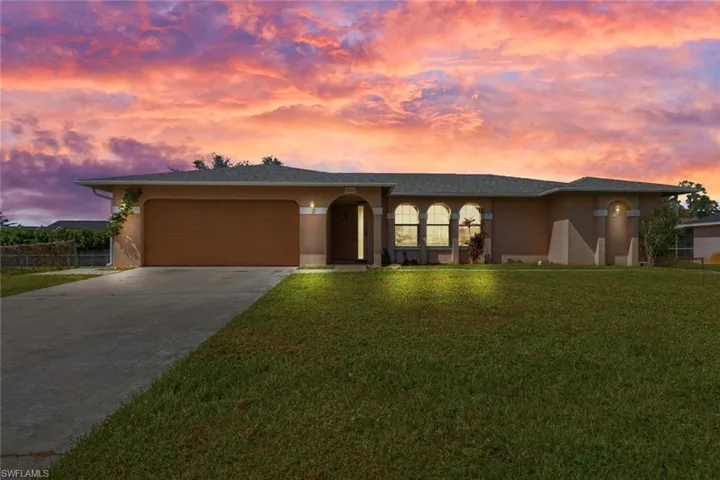 Sunset facing lanai in backyard, TRIPLE family size lot!
