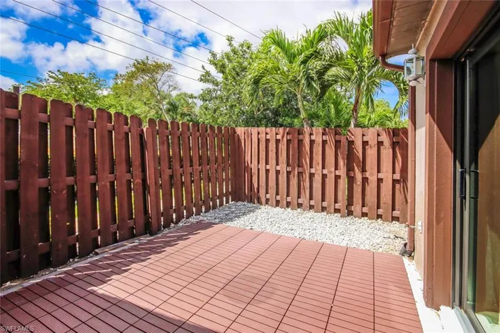 Private fenced lanai.