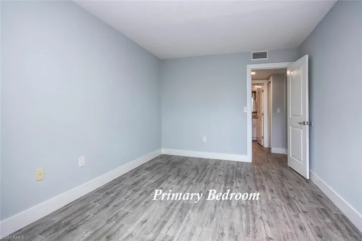 Plank tile floor
