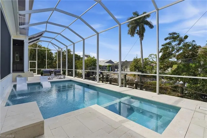 Saltwater pool and spa, sun shelf, waterfall, bubbler
