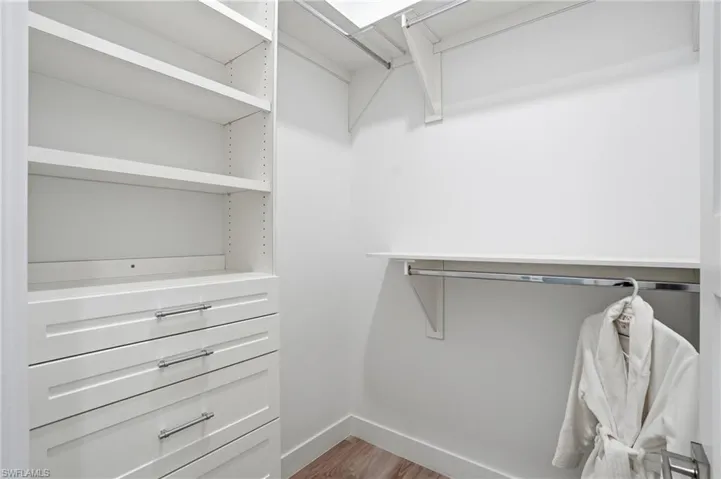 Walk in closet 2