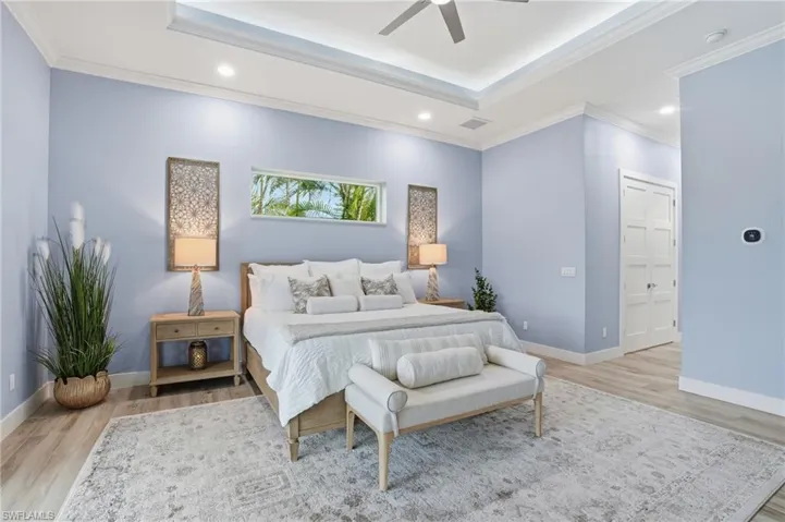 Beautiful view to the water, 2 walk in closets, ensuite