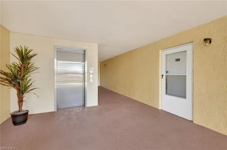 1084 Forest Lakes Dr 7205, Naples, Florida 34105