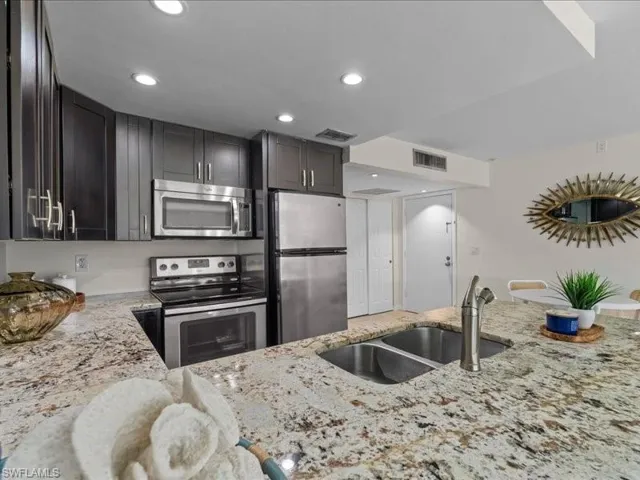 1084 Forest Lakes Dr 7205, Naples, Florida 34105