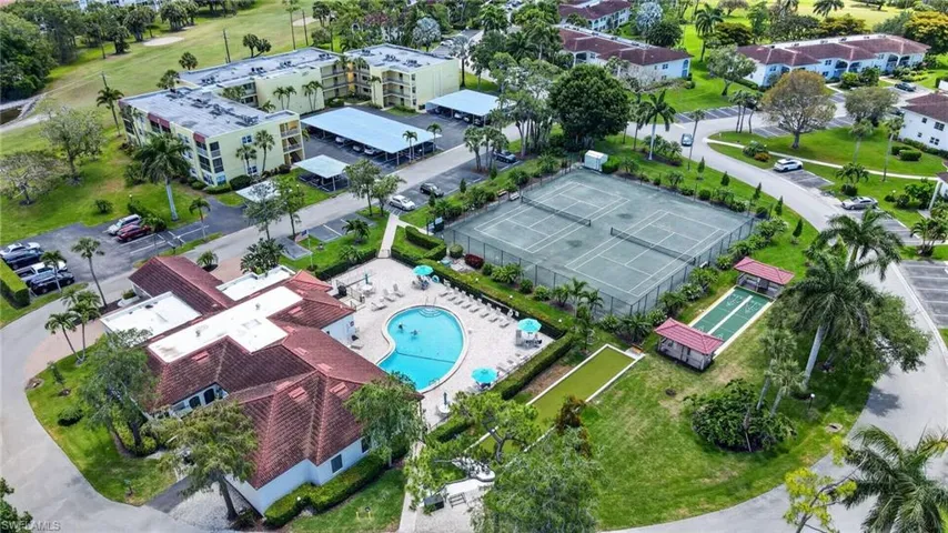 1084 Forest Lakes Dr 7205, Naples, Florida 34105