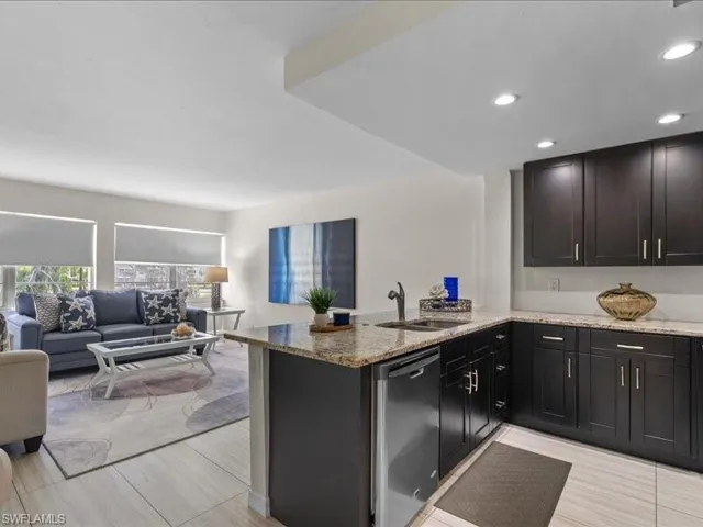 1084 Forest Lakes Dr 7205, Naples, Florida 34105