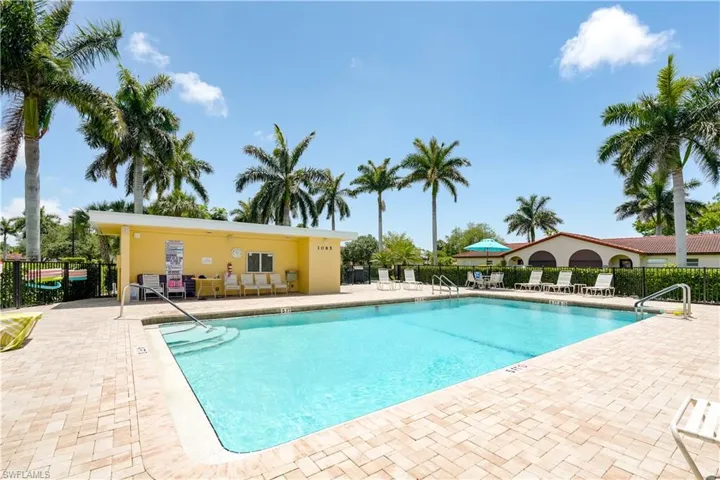 1084 Forest Lakes Dr 7205, Naples, Florida 34105