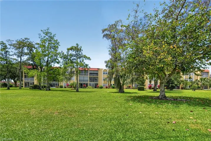 1084 Forest Lakes Dr 7205, Naples, Florida 34105