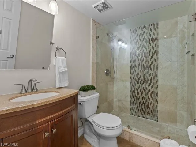 1084 Forest Lakes Dr 7205, Naples, Florida 34105