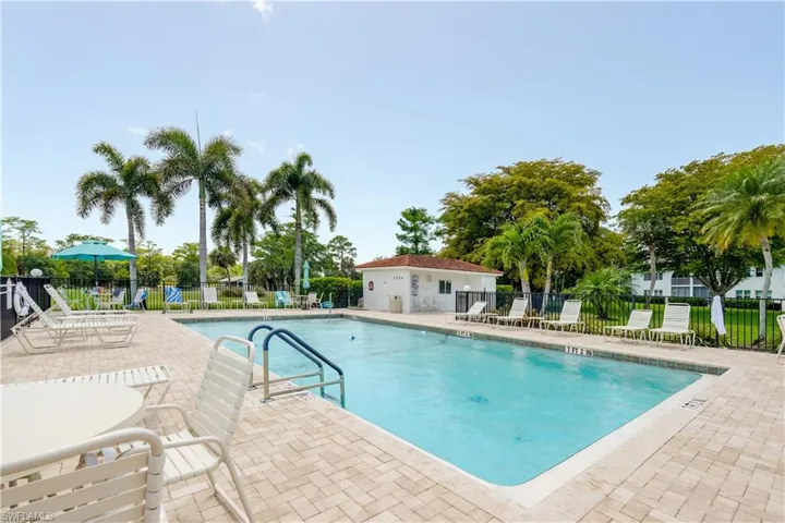 1084 Forest Lakes Dr 7205, Naples, Florida 34105