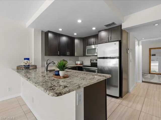 1084 Forest Lakes Dr 7205, Naples, Florida 34105