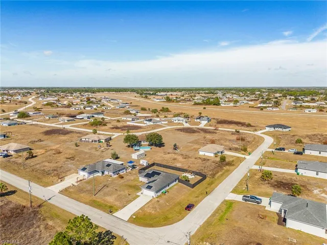 9032 Meadow Cir, Labelle, Florida 33935