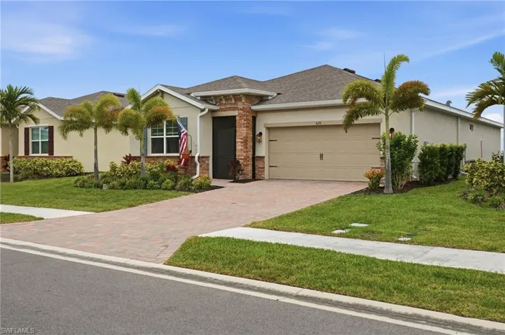 628 Parkshore Lake Ave, Cape Coral, Florida 33993