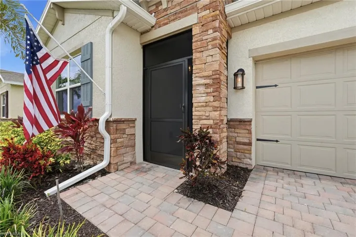 628 Parkshore Lake Ave, Cape Coral, Florida 33993