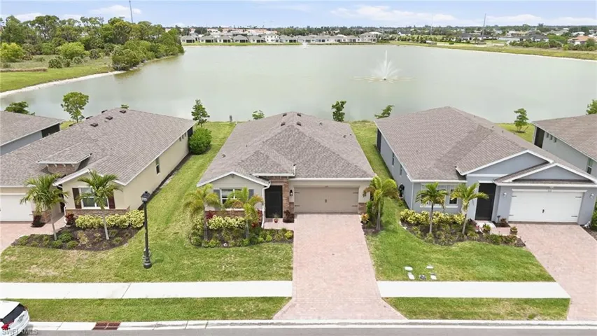 628 Parkshore Lake Ave, Cape Coral, Florida 33993