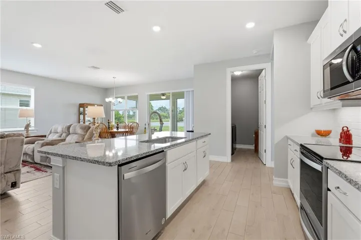 628 Parkshore Lake Ave, Cape Coral, Florida 33993