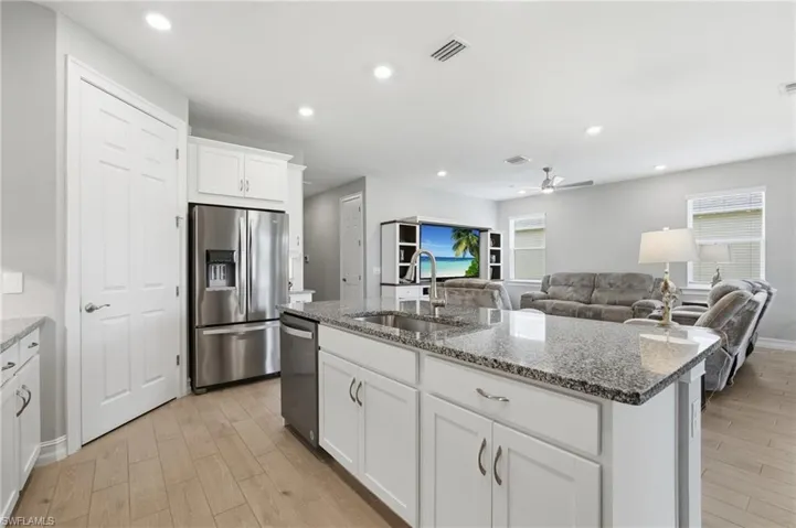 628 Parkshore Lake Ave, Cape Coral, Florida 33993