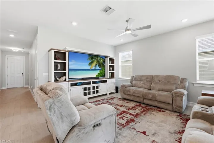628 Parkshore Lake Ave, Cape Coral, Florida 33993