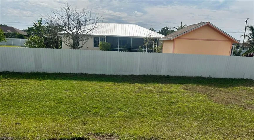 2915  7th W ST, Lehigh Acres, FL 33971