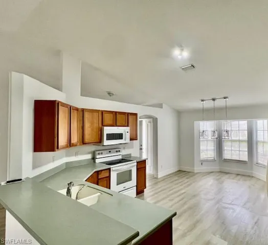 2915  7th W ST, Lehigh Acres, FL 33971
