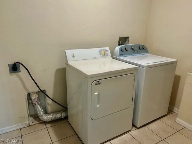 2915  7th W ST, Lehigh Acres, FL 33971