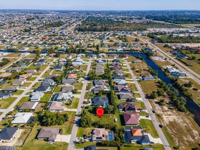 2716 4th Ln, Cape Coral, Florida 33991