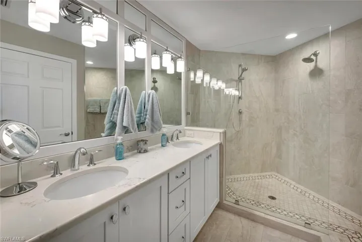 Primary Bathroom w/large walk-in shower