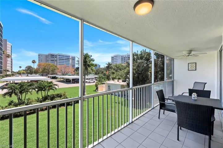 Enjoy your breakfast, lunch and dinner alfresco on the screened balcony.