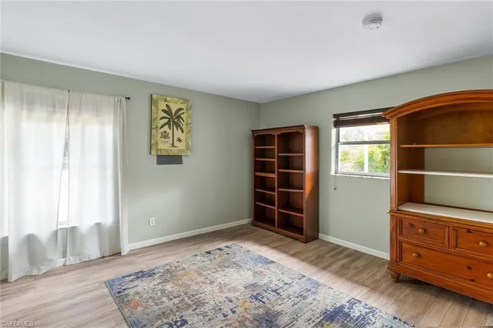 Master bedroom w/walk-in closet