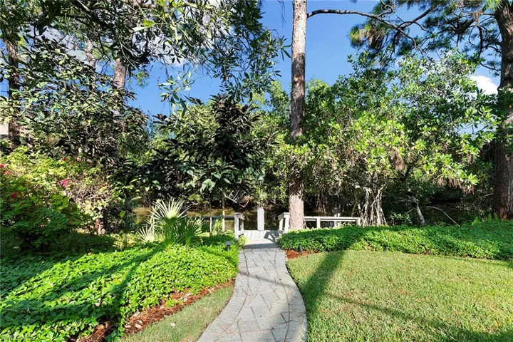 View of front of house featuring a front yard