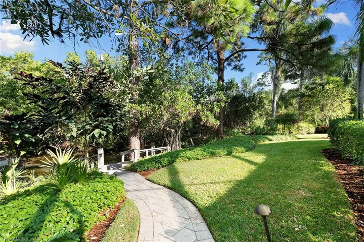 View of grassy yard