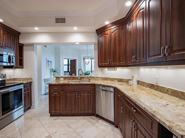 7040  Pelican Bay  BLVD, NAPLES, FL 34108
