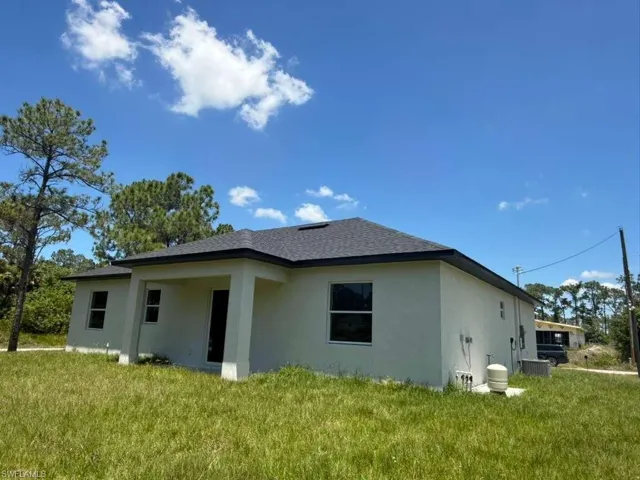 908  Winters E ST, Lehigh Acres, FL 33974