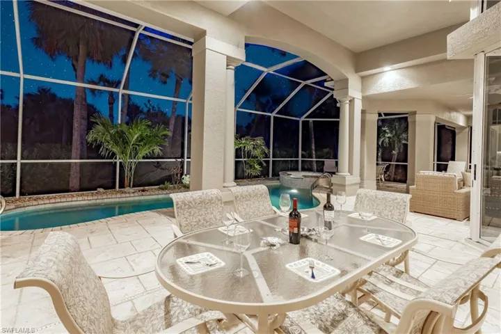 Outdoor dining in paradise