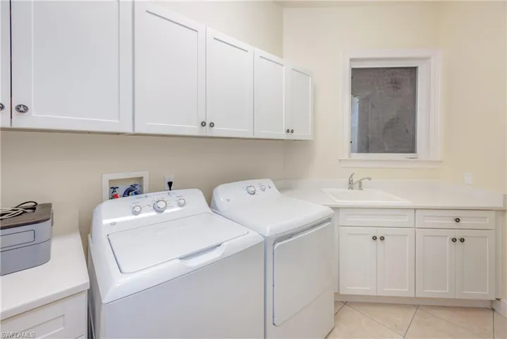 Large laundry room with lots of storage
