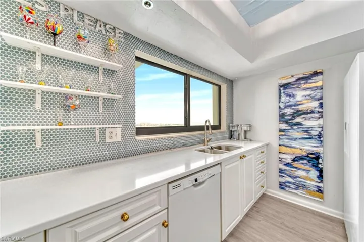 The kitchen even has water views.