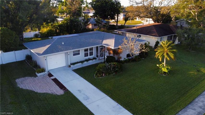 4105  Country Club  BLVD, Cape Coral, FL 33904