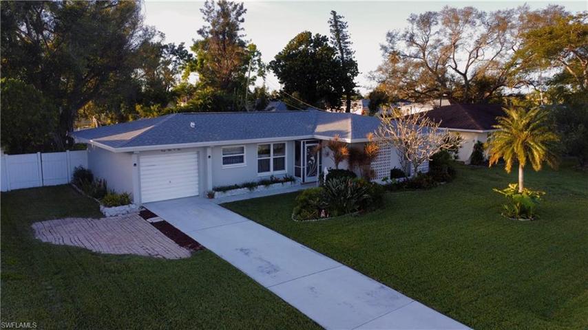 4105  Country Club  BLVD, Cape Coral, FL 33904