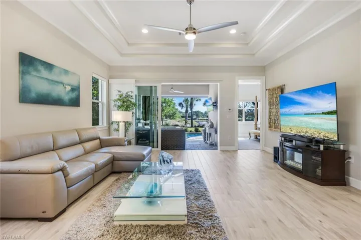 Living area featuring light wood-style flooring, plenty of natural light, ceiling fan, and recessed lighting