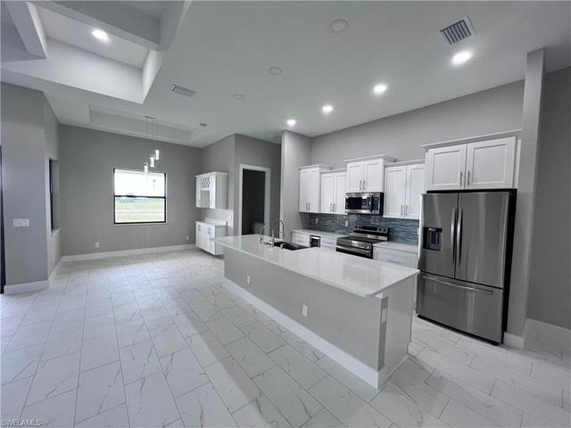 Kitchen/ living