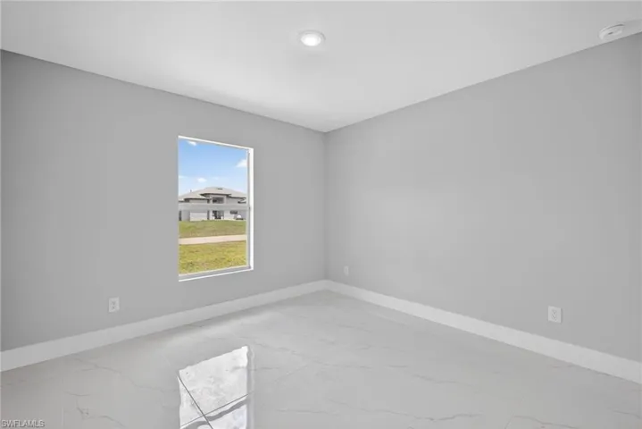 818  Portland E ST, Lehigh Acres, FL 33974
