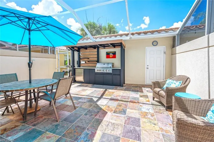 Outdoor lanai/patio and built in grilling area.
